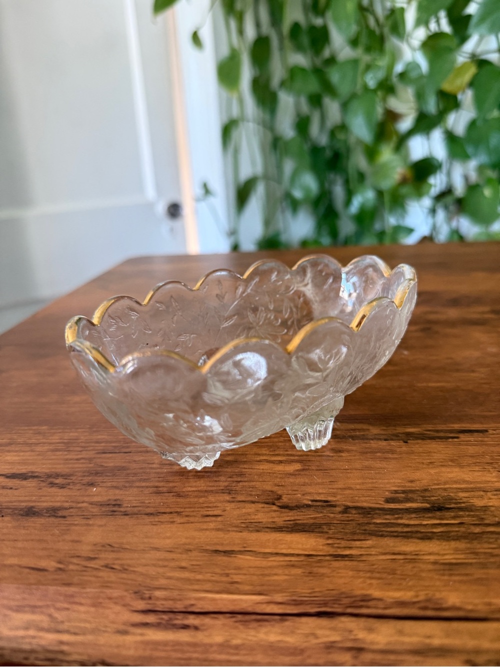 Clear Glass Scalloped Footed Bowl with Gold Rim